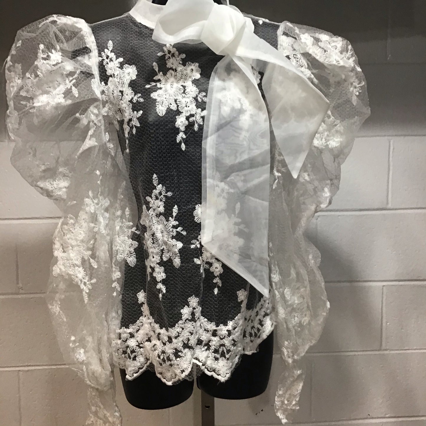 Miss Lady Blouse